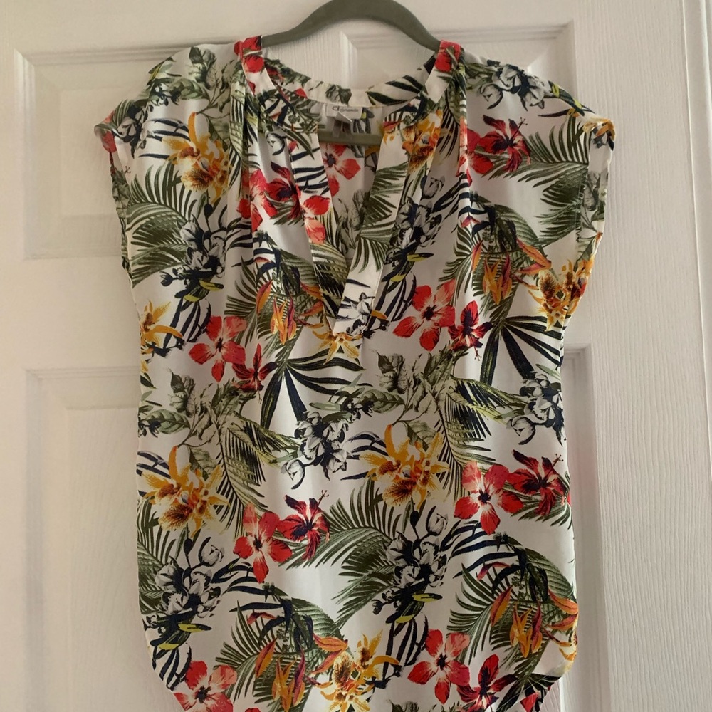 Dynamite White Tropical Floral V-Neck Blouse